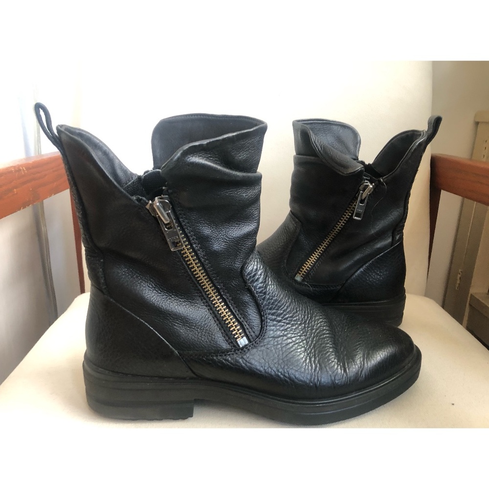 Ecco Black Leather Boots with Zippers